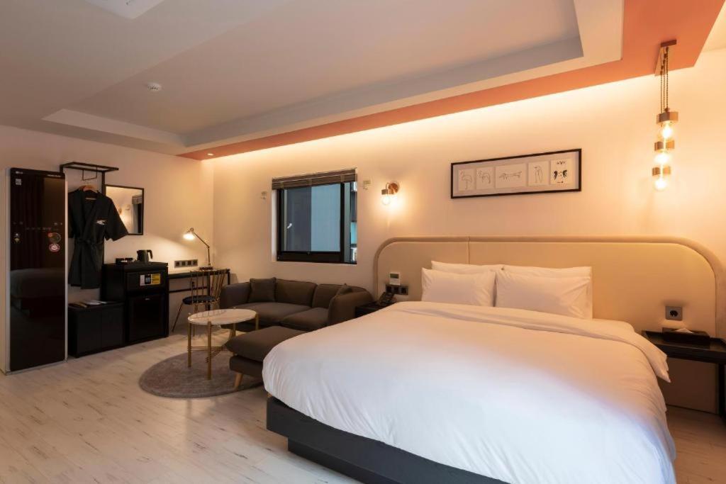 Hound Hotel Yeonsan Busan Exterior foto
