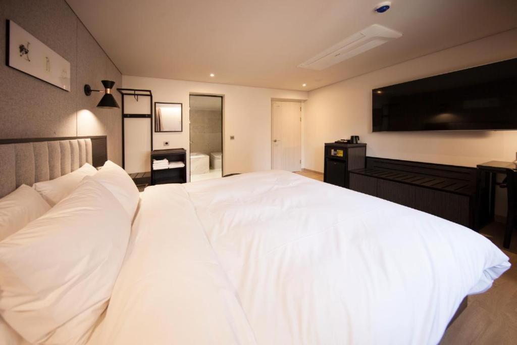 Hound Hotel Yeonsan Busan Exterior foto